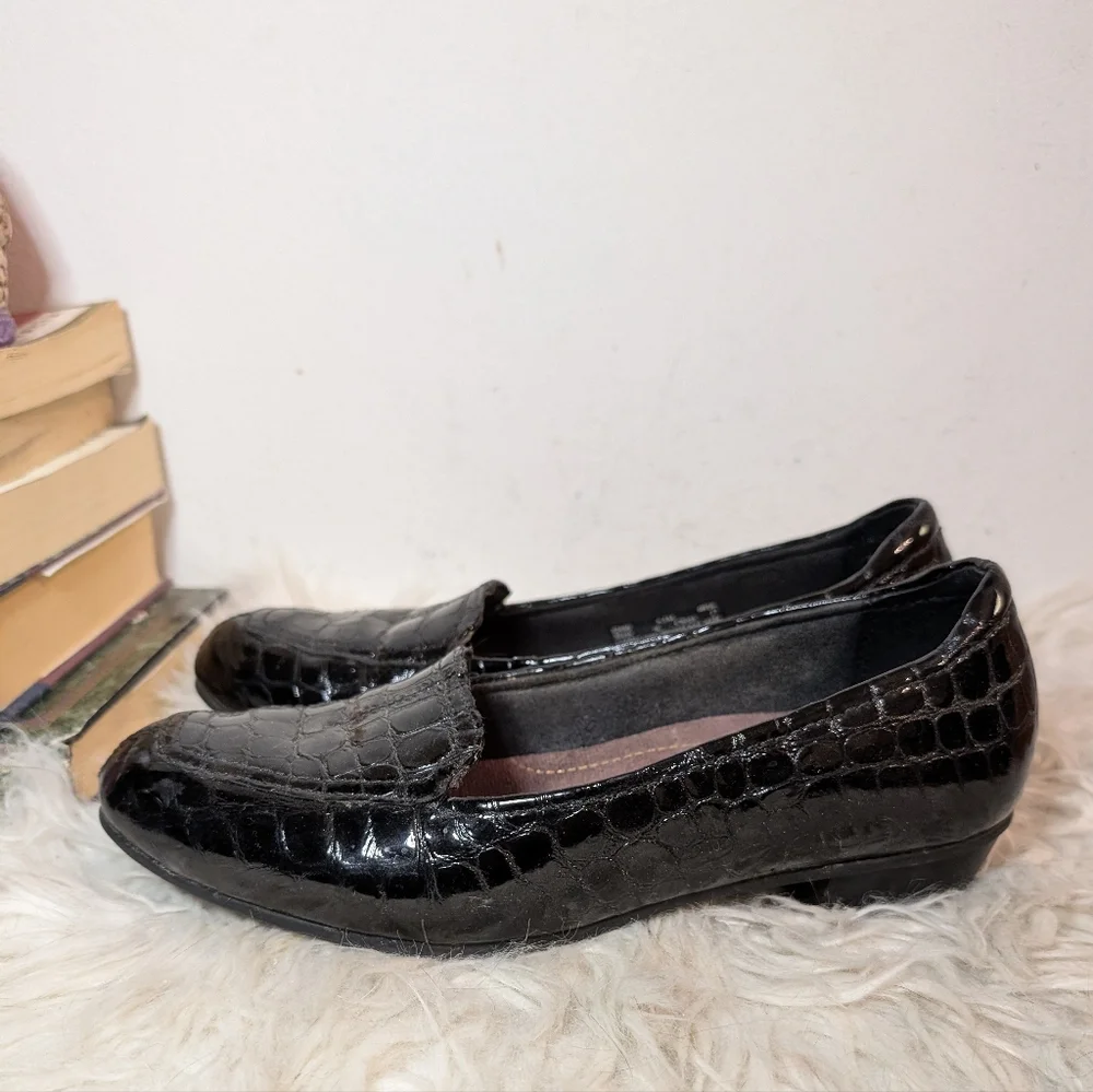 Clarks Glossy Alligator Croc Embossed Shiny Loafers 6.5